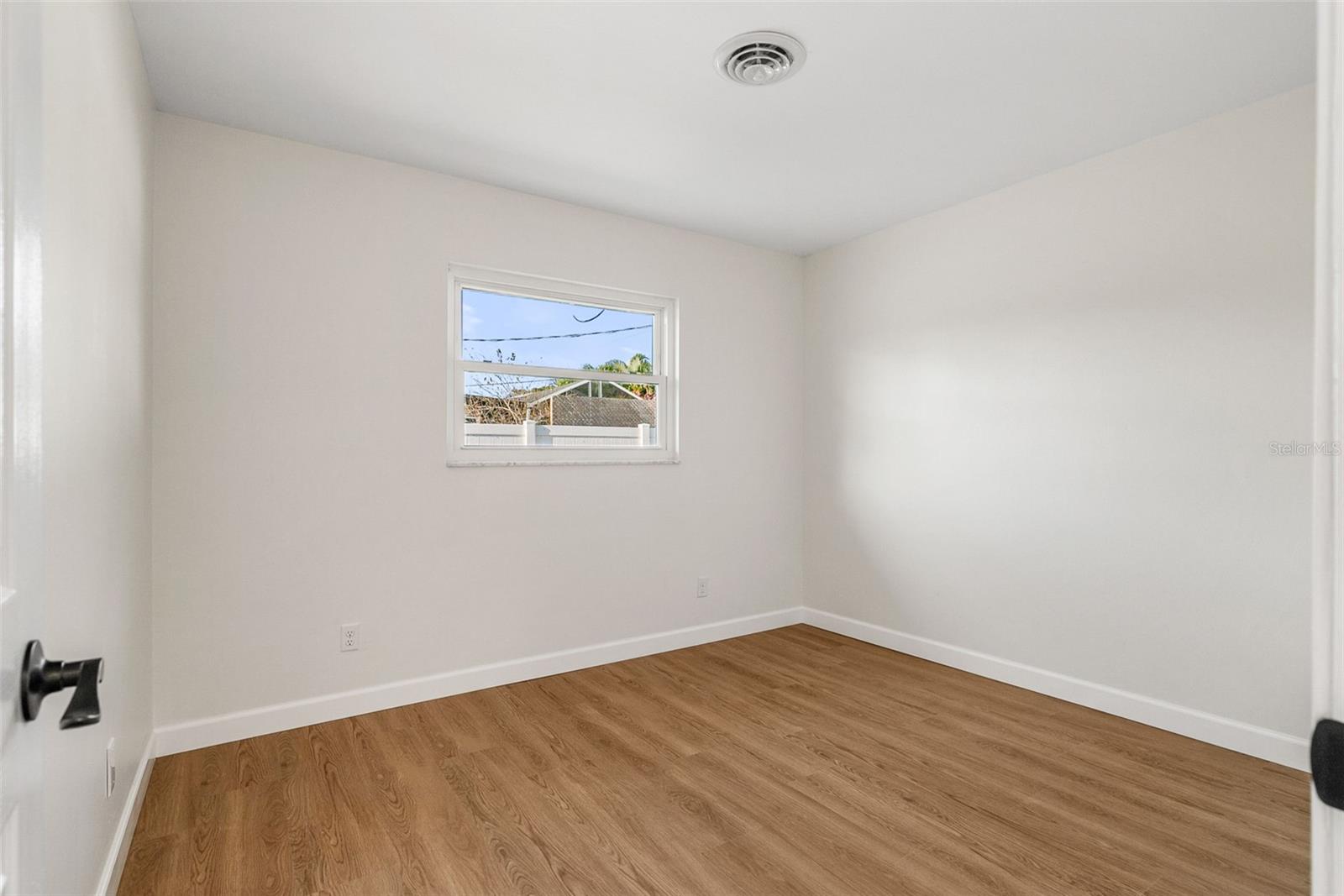 Image 23 of 34 For 354 Burke Road