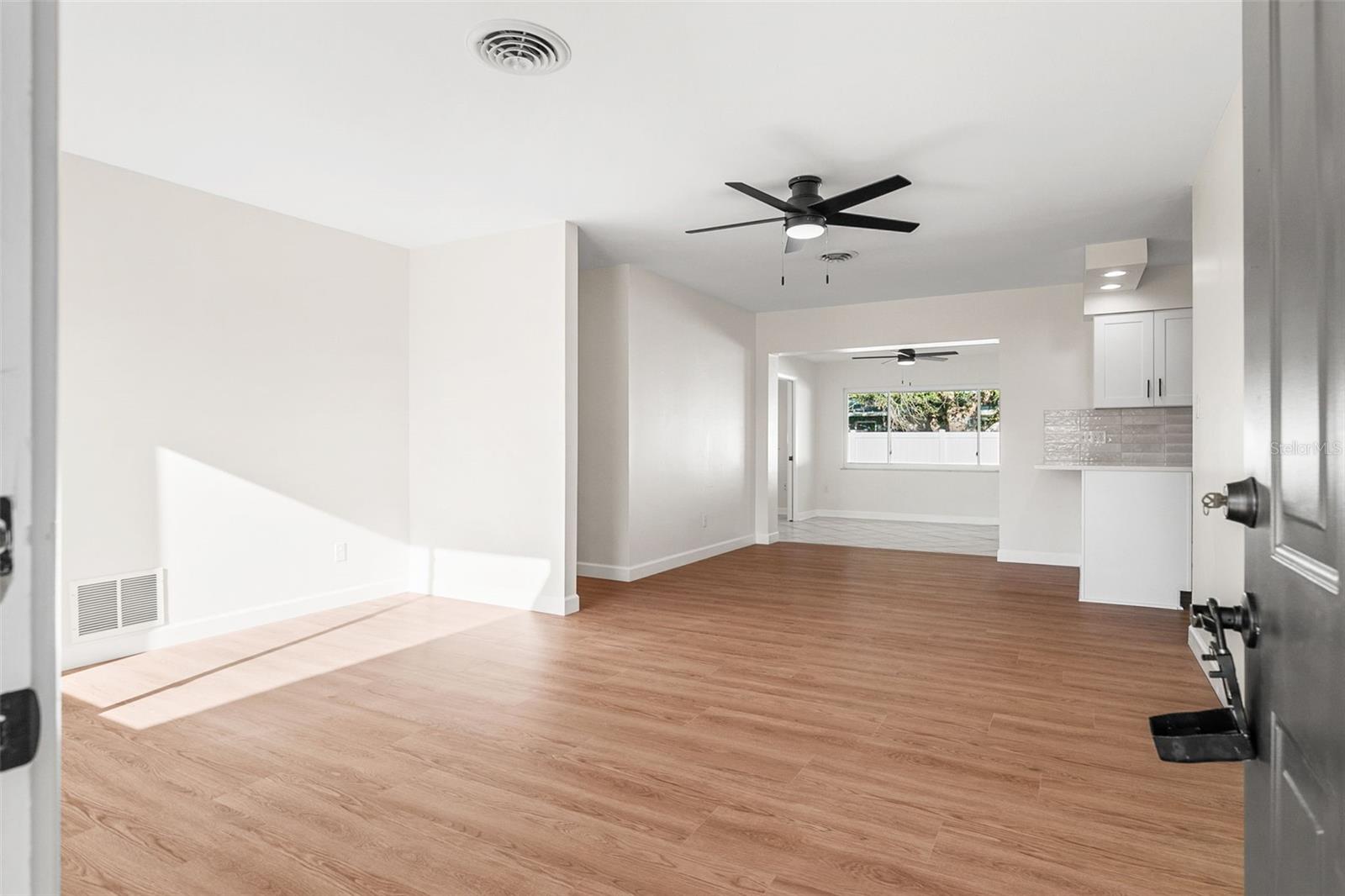 Image 5 of 34 For 354 Burke Road