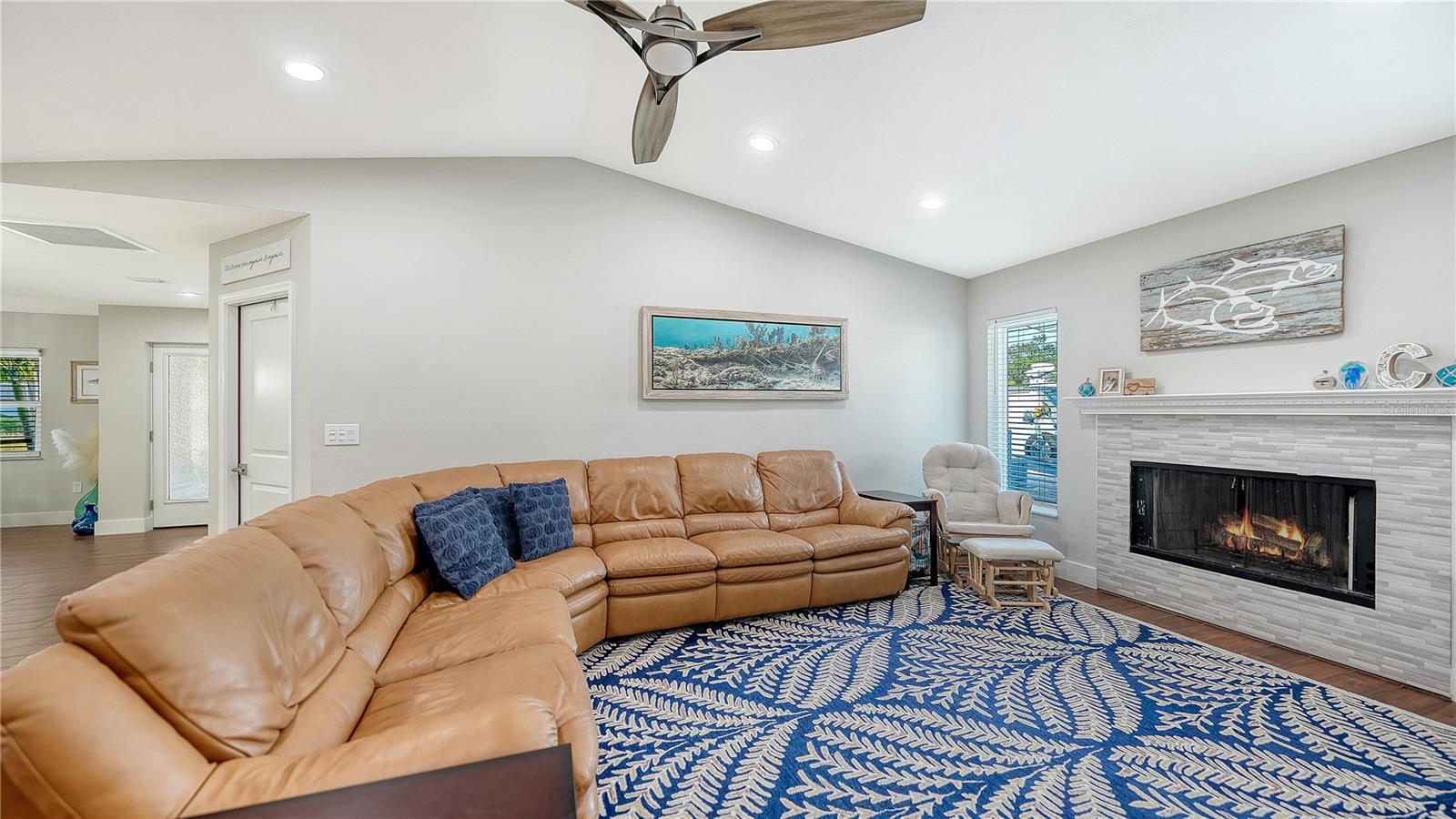 Image 10 of 64 For 4609 33 Avenue