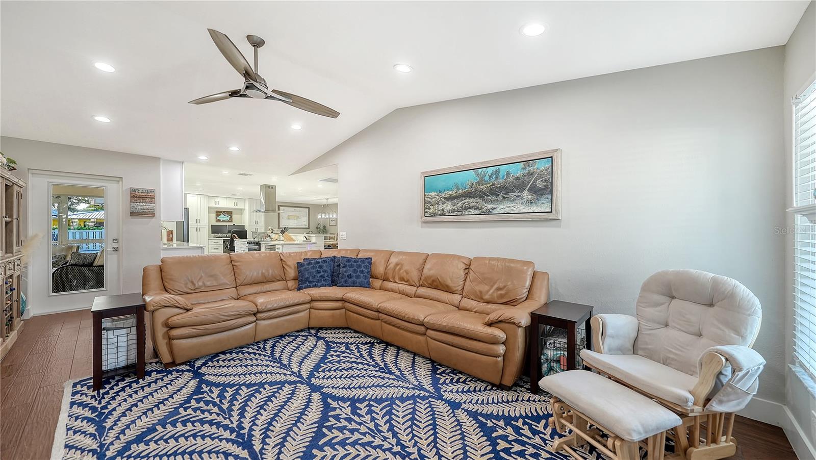 Image 11 of 64 For 4609 33 Avenue