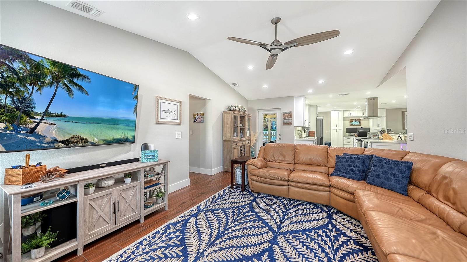 Image 12 of 64 For 4609 33 Avenue