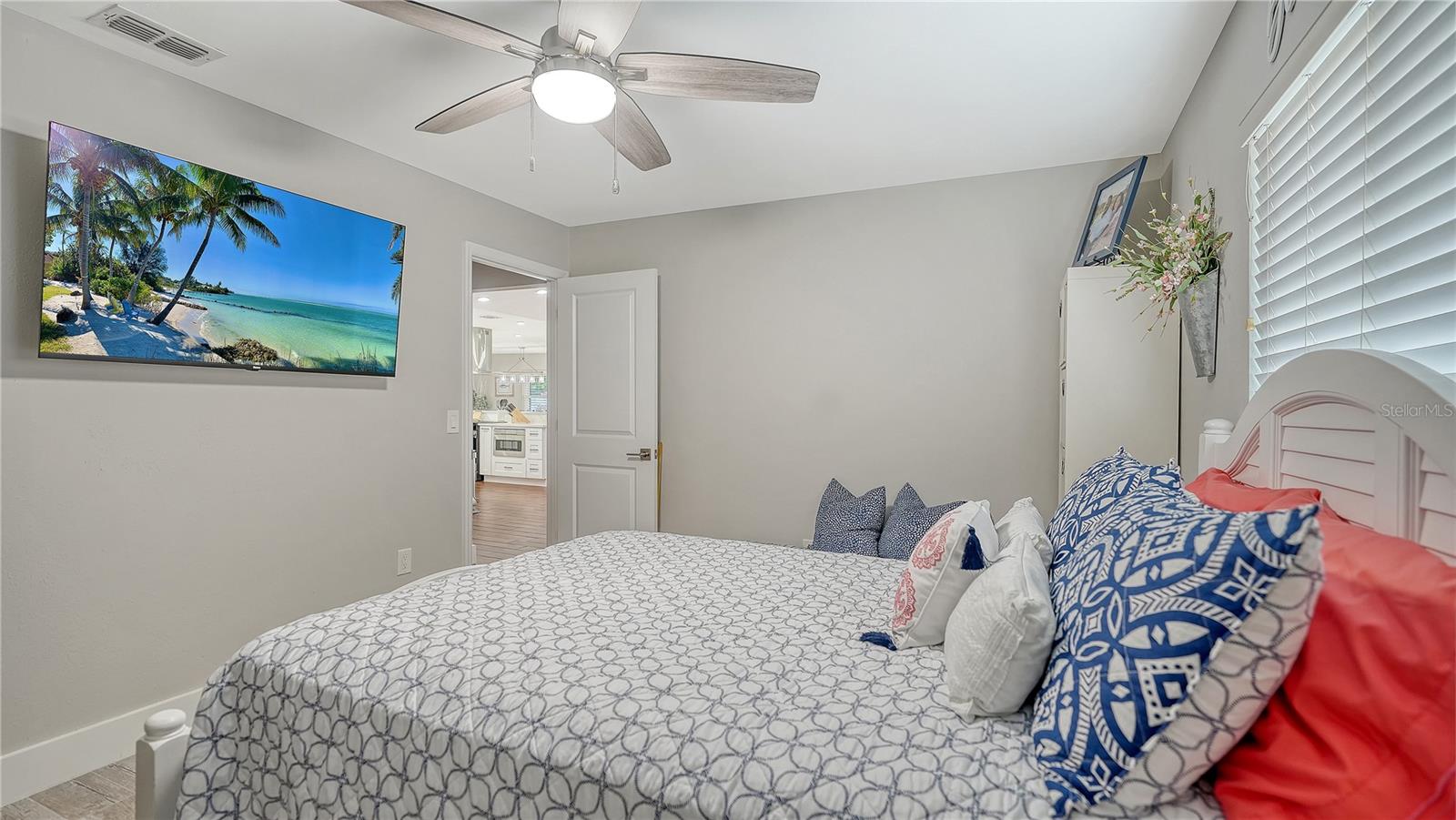 Image 38 of 64 For 4609 33 Avenue