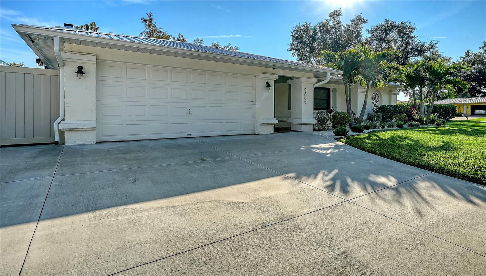 Image 5 of 64 For 4609 33 Avenue