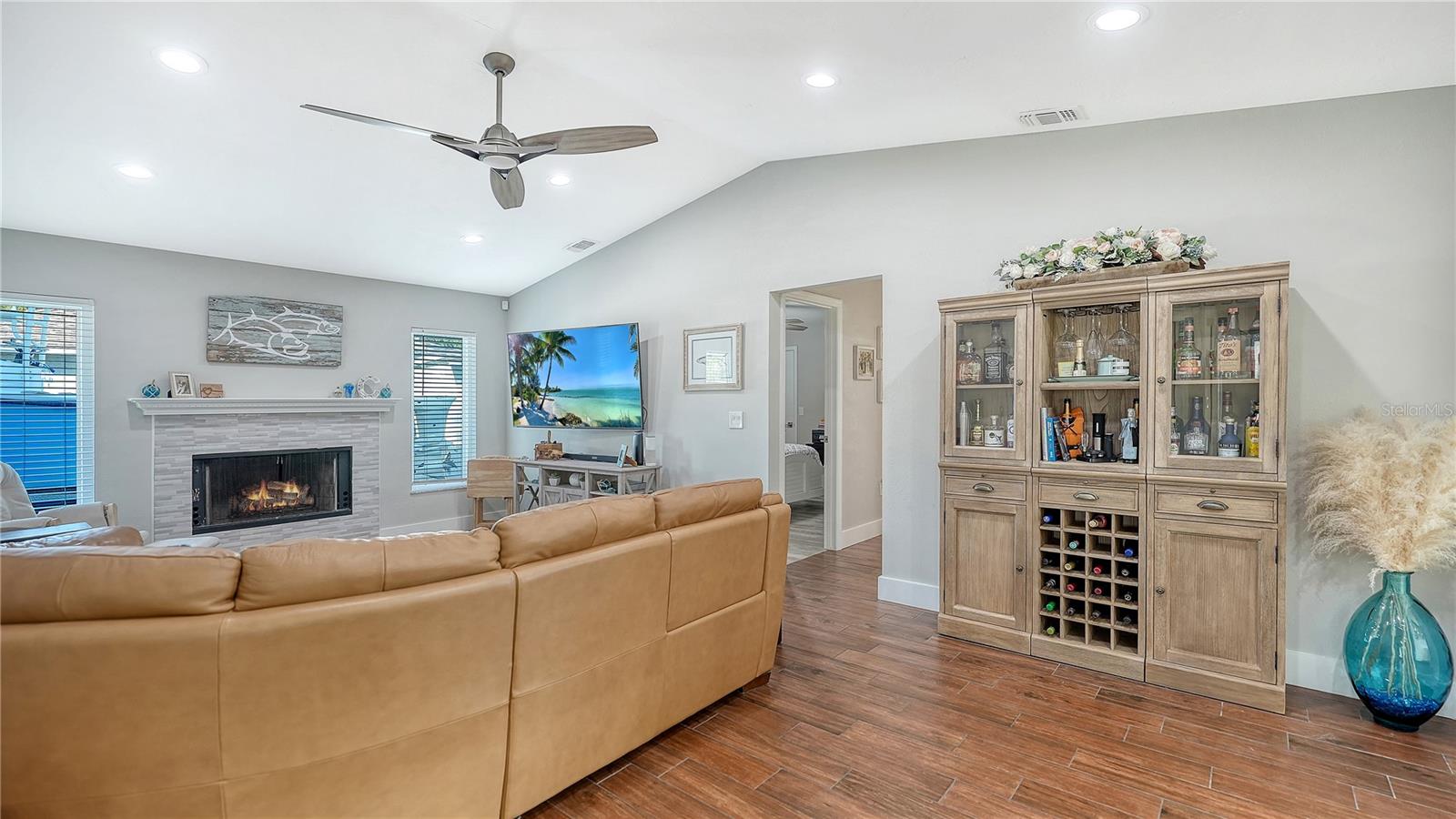 Image 8 of 64 For 4609 33 Avenue