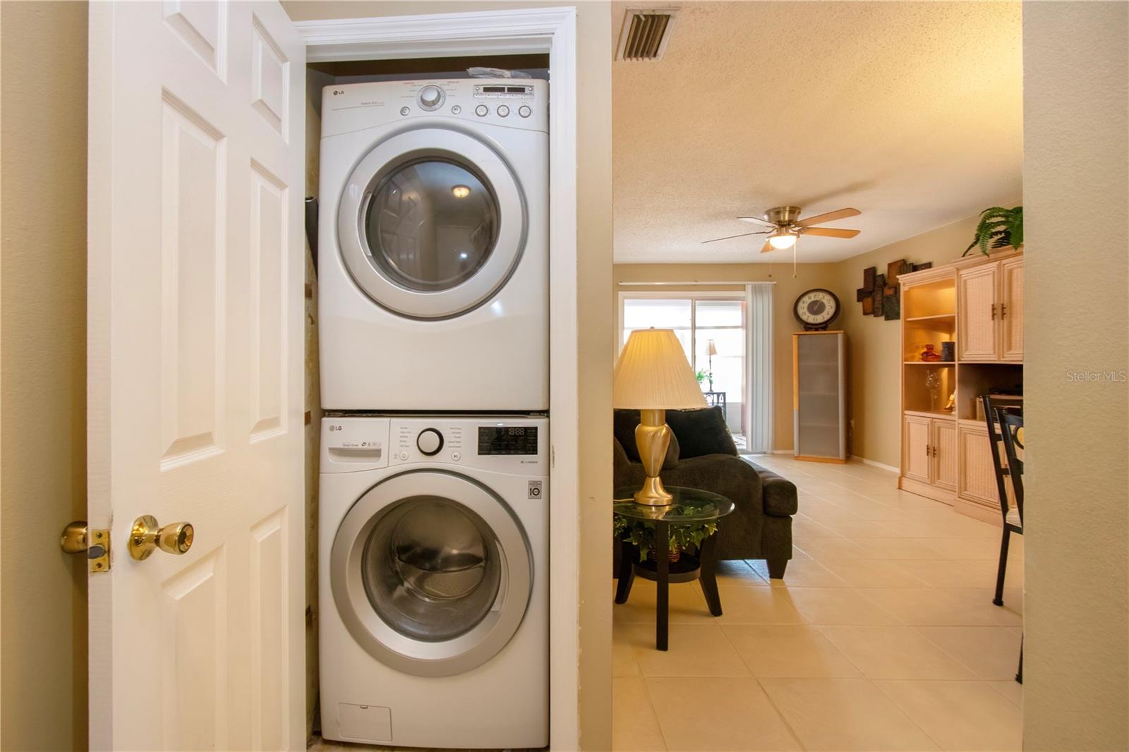 Image 18 of 67 For 390 301 Boulevard W 2c