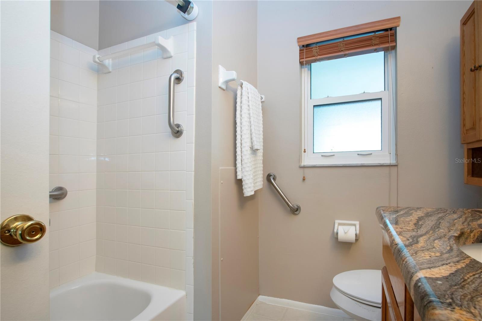 Image 36 of 67 For 390 301 Boulevard W 2c