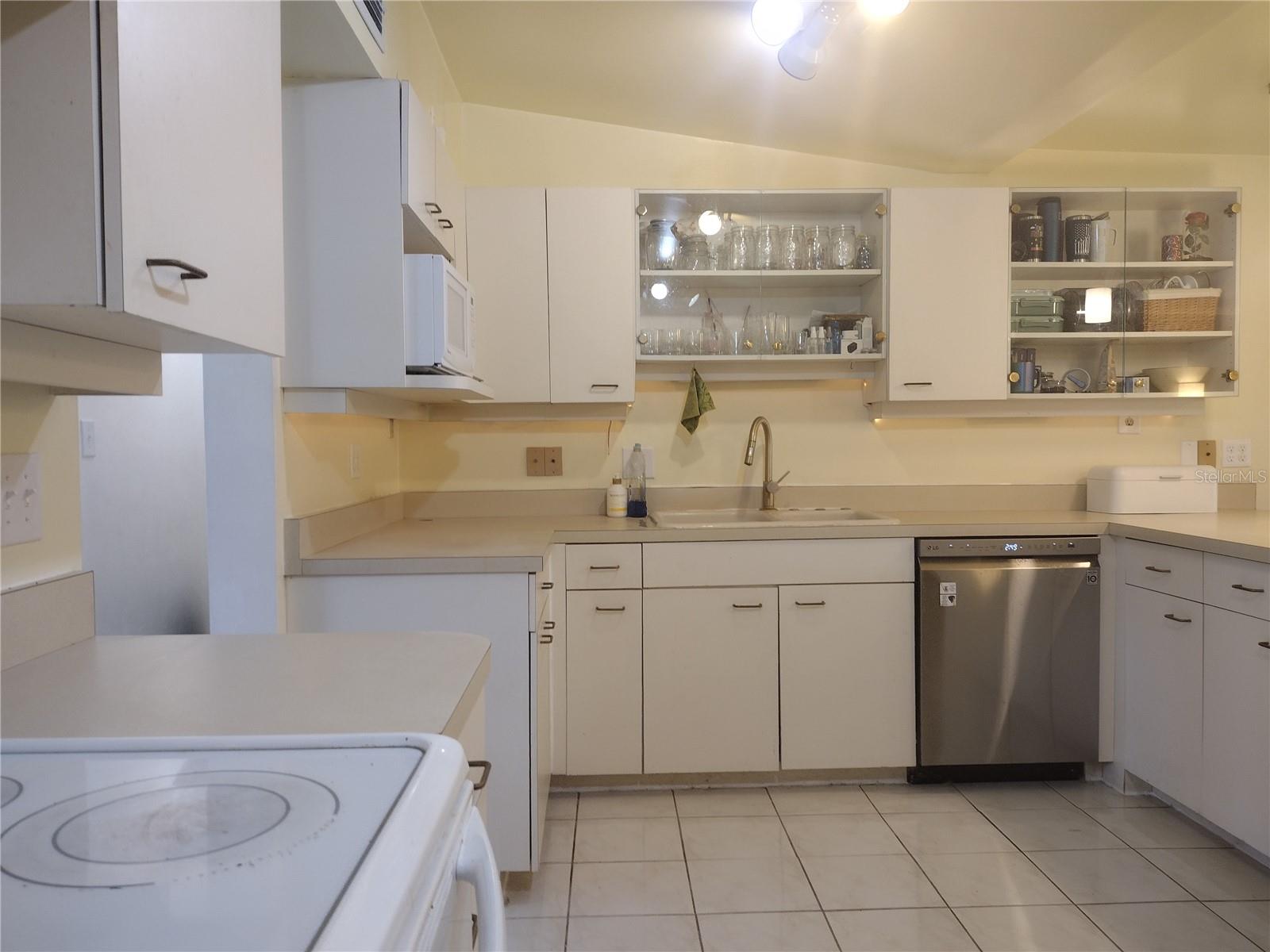 Image 28 of 100 For 312 Cornelius Circle