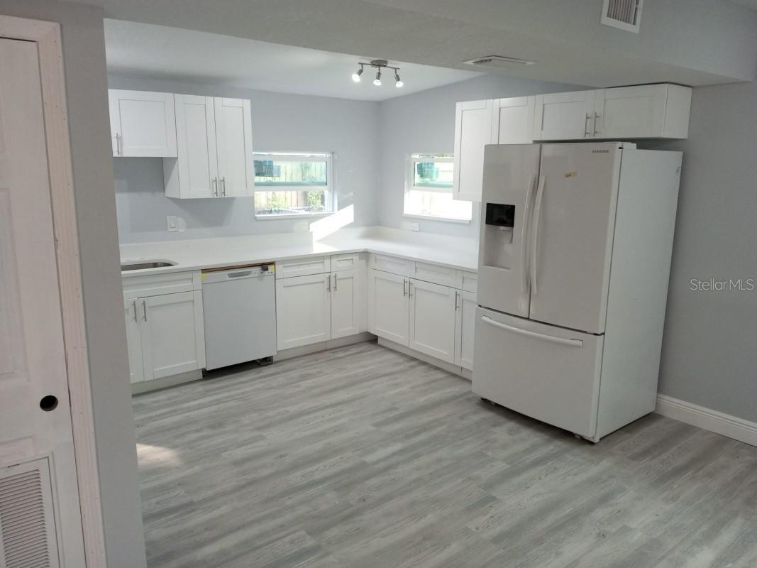 Image 3 of 11 For 224 Crevasse Street