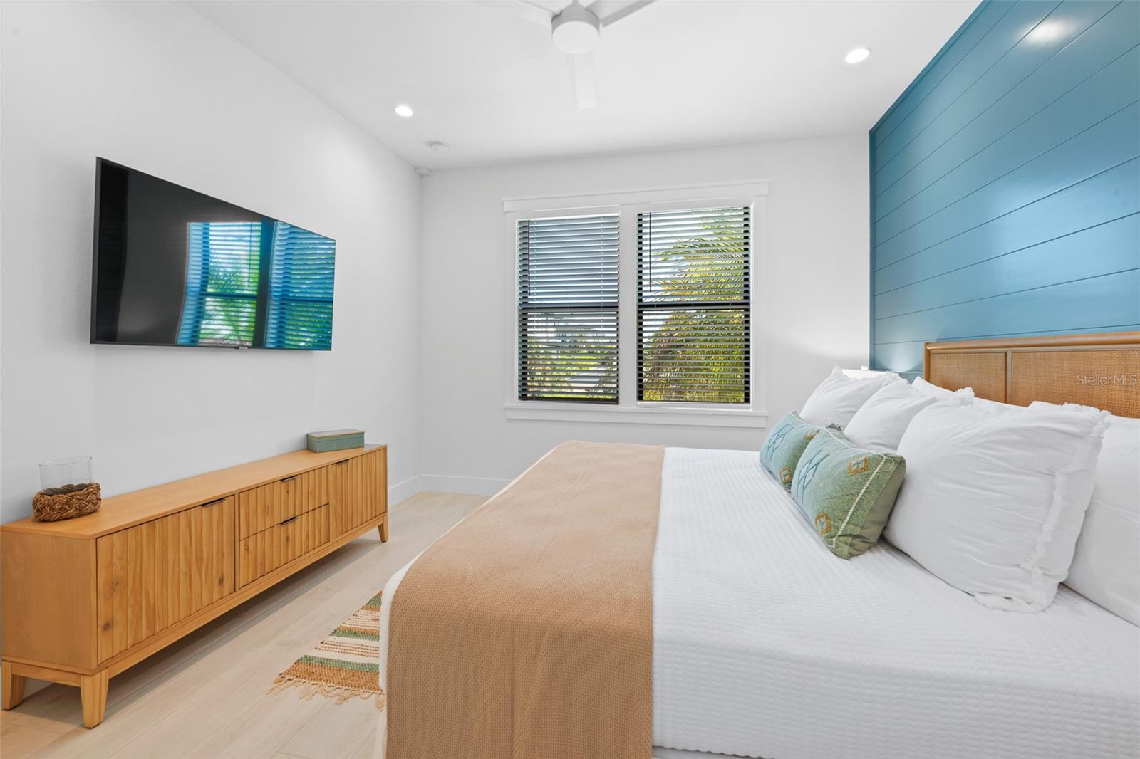 Image 18 of 85 For 211 Grant Drive