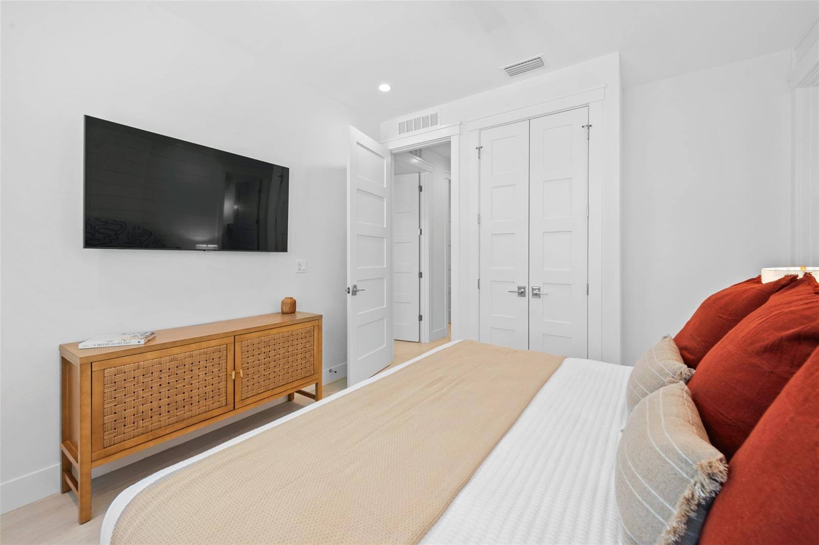 Image 23 of 85 For 211 Grant Drive