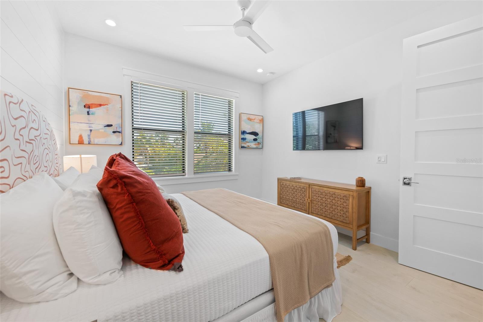 Image 24 of 85 For 211 Grant Drive