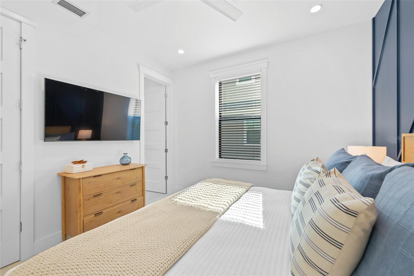 Image 33 of 85 For 211 Grant Drive