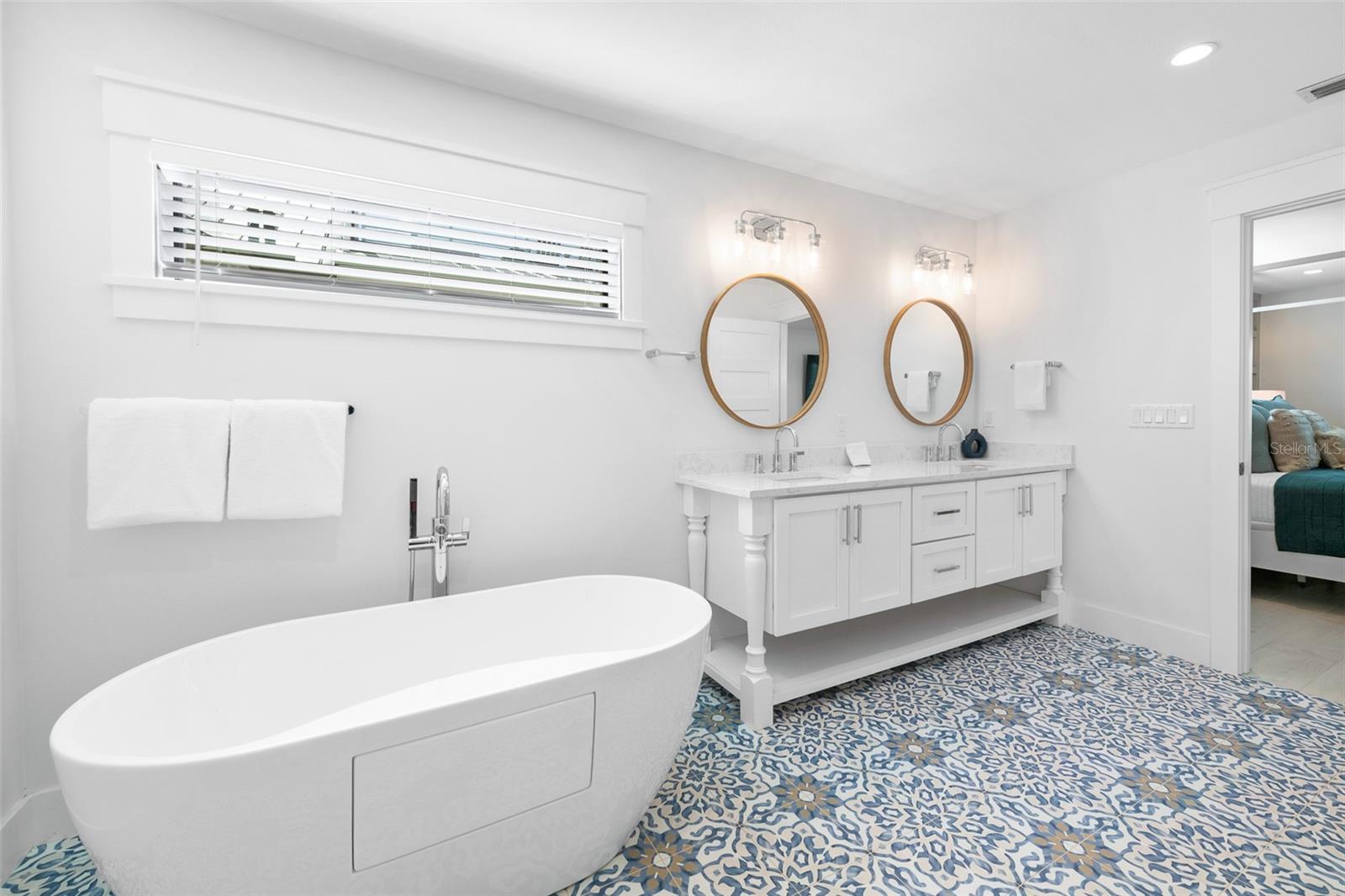 Image 43 of 85 For 211 Grant Drive