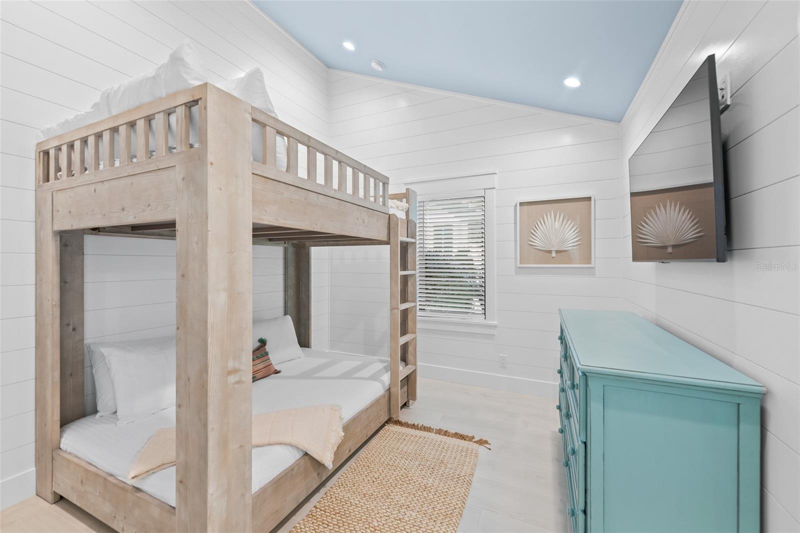 Image 56 of 85 For 211 Grant Drive