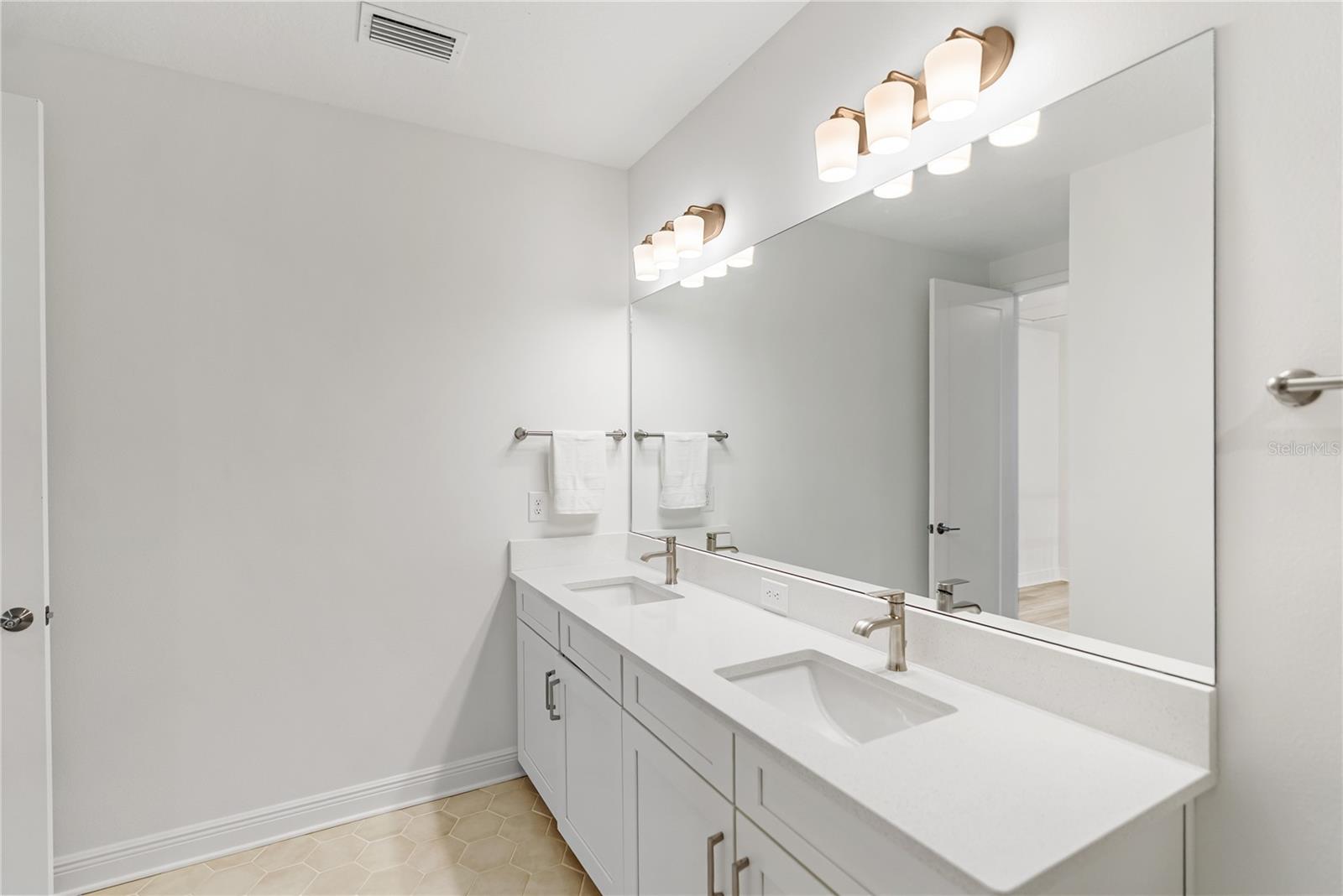 Image 51 of 87 For 4811 Honey Dew Lane