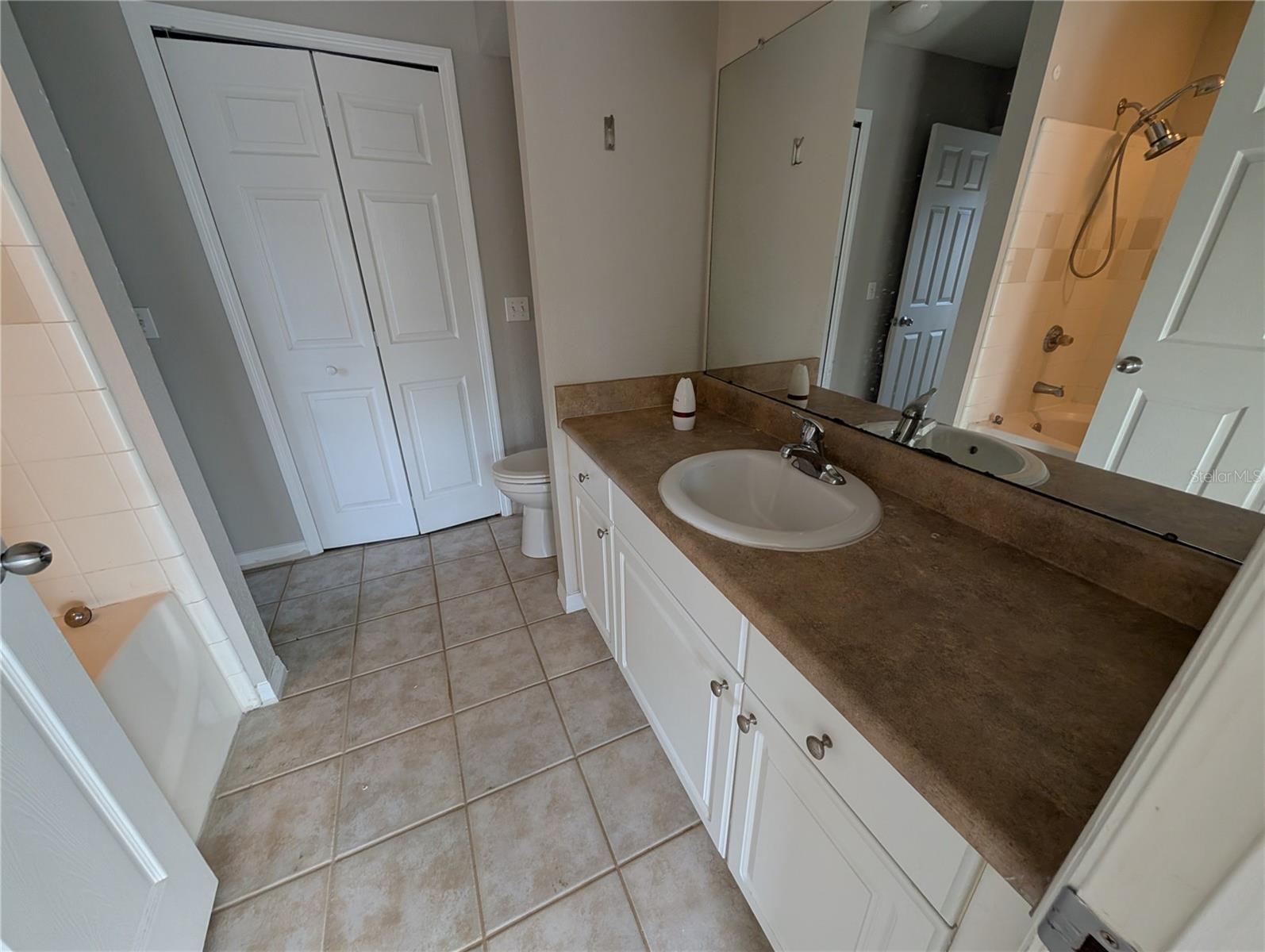 Image 13 of 17 For 5531 Rosehill Road 203