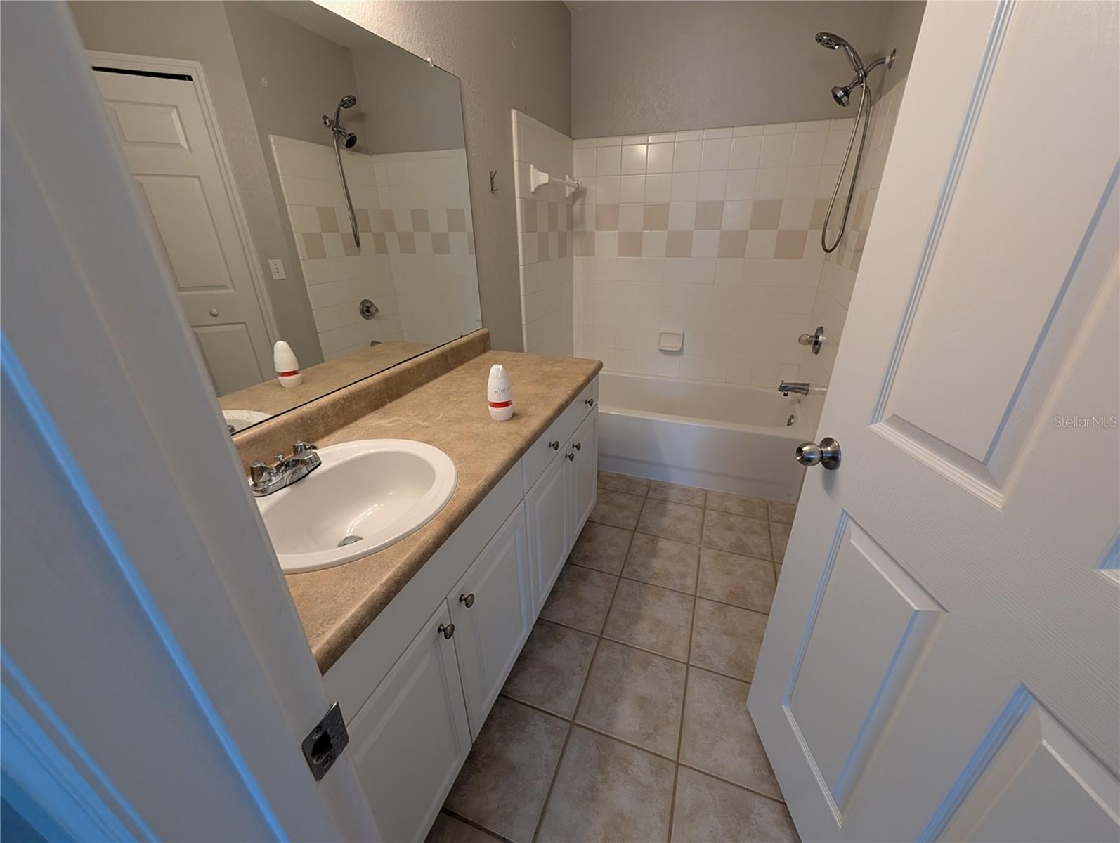 Image 14 of 17 For 5531 Rosehill Road 203