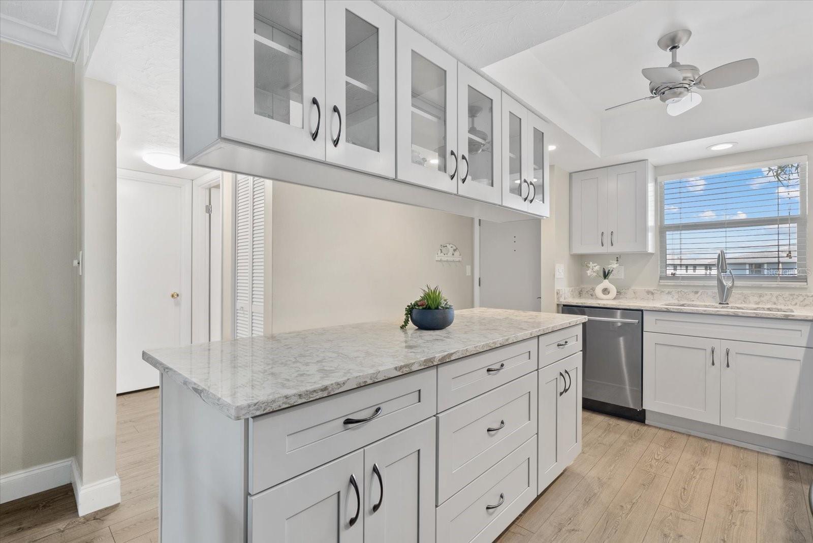 Image 10 of 49 For 9200 Midnight Pass Road 28