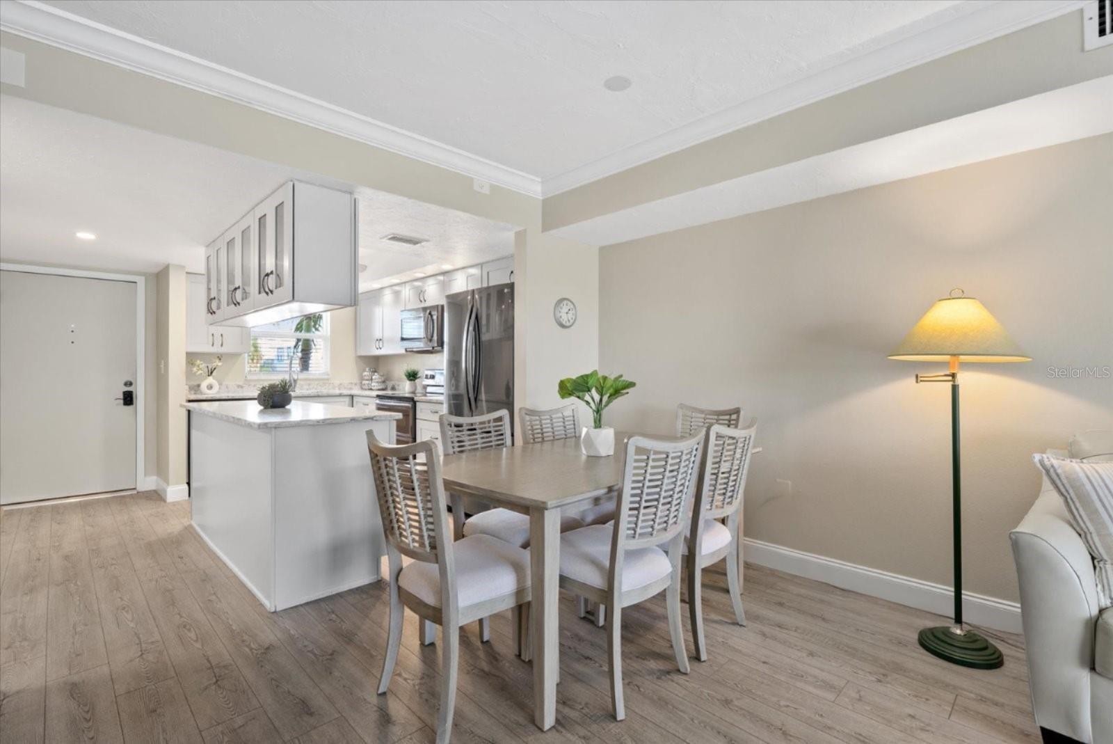 Image 12 of 49 For 9200 Midnight Pass Road 28