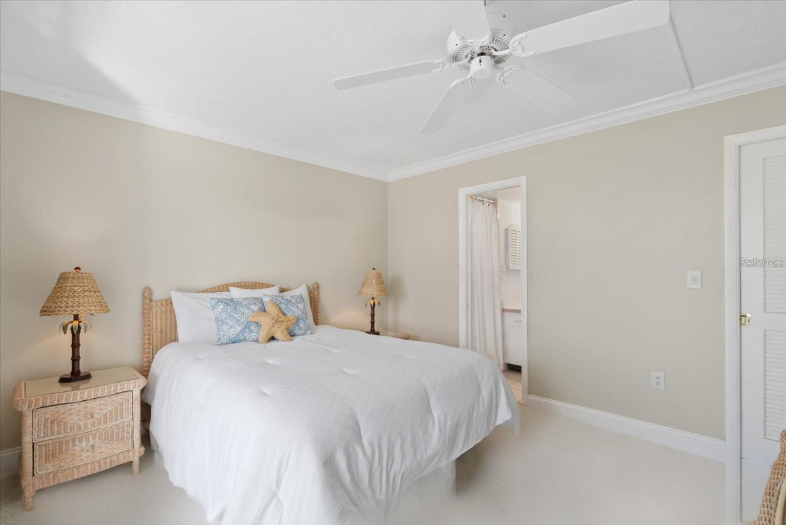 Image 16 of 49 For 9200 Midnight Pass Road 28