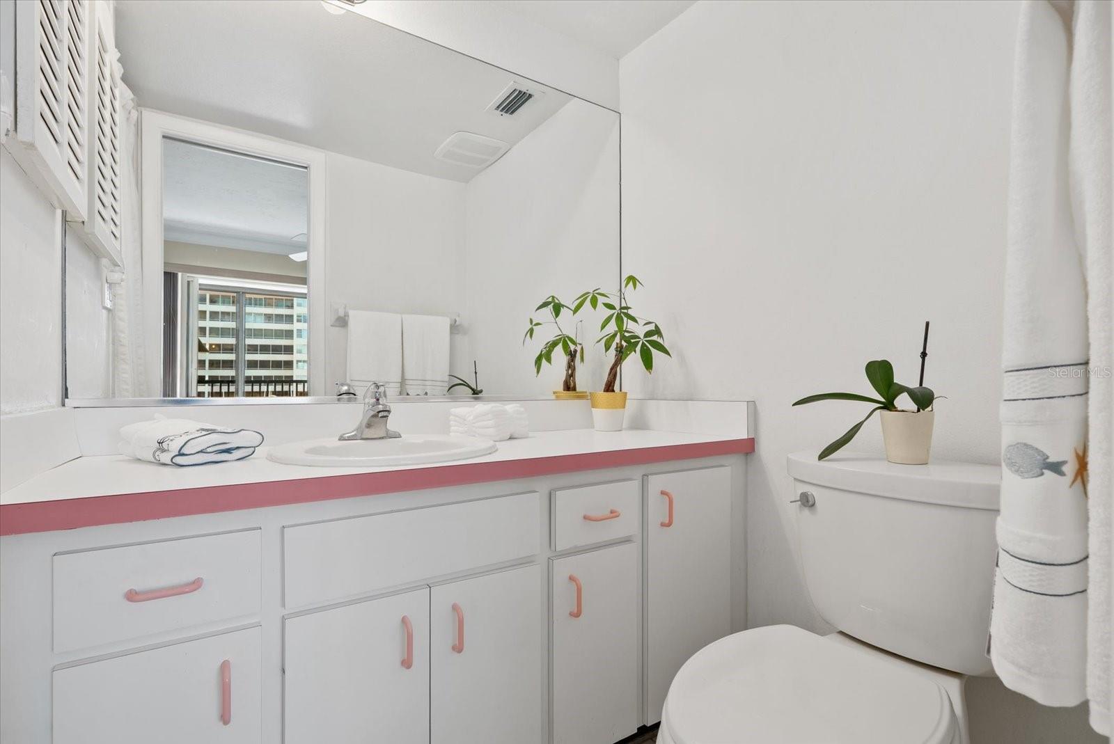 Image 18 of 49 For 9200 Midnight Pass Road 28