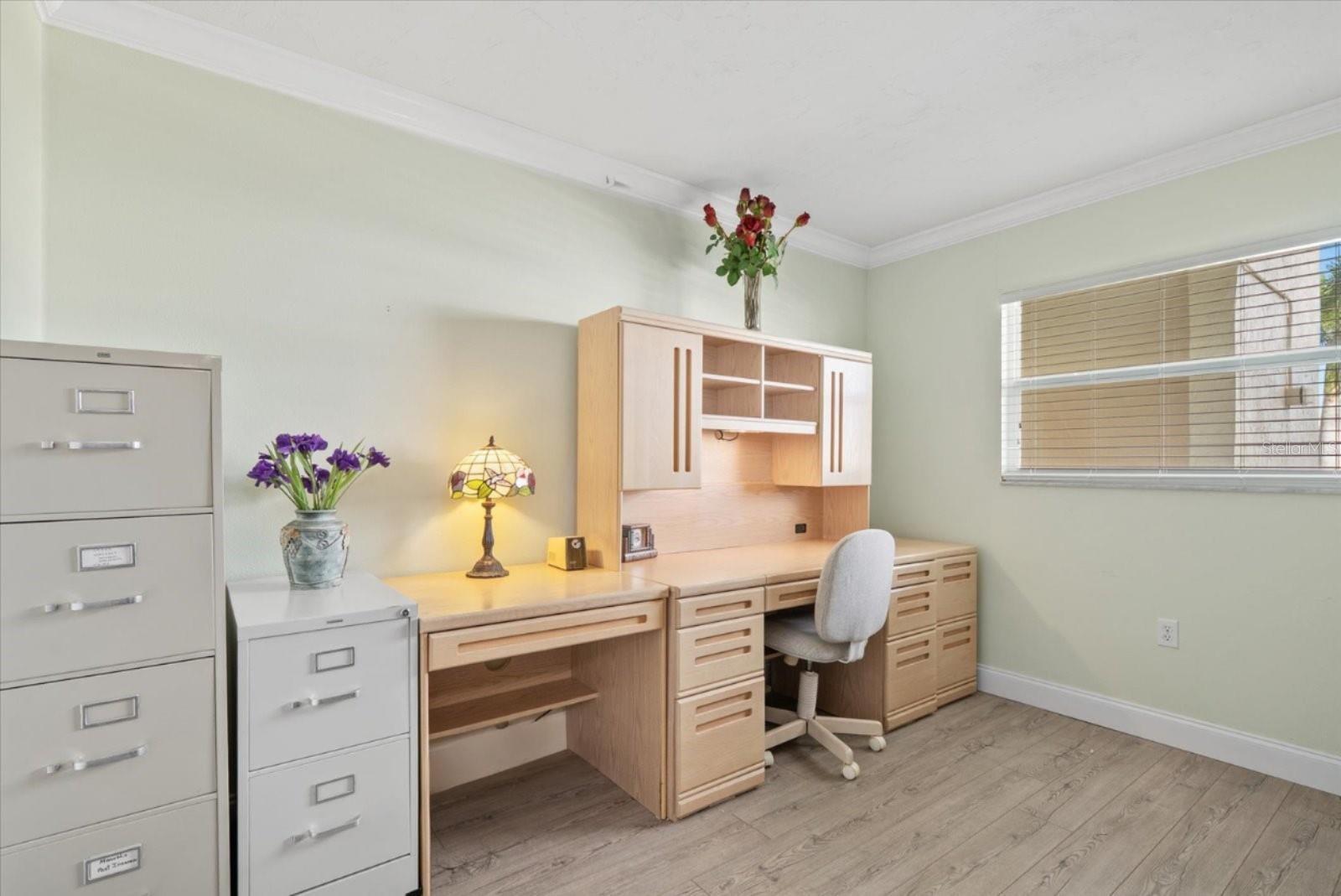 Image 19 of 49 For 9200 Midnight Pass Road 28