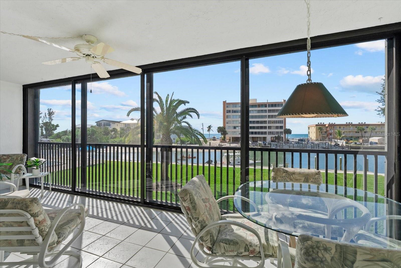 Image 23 of 49 For 9200 Midnight Pass Road 28