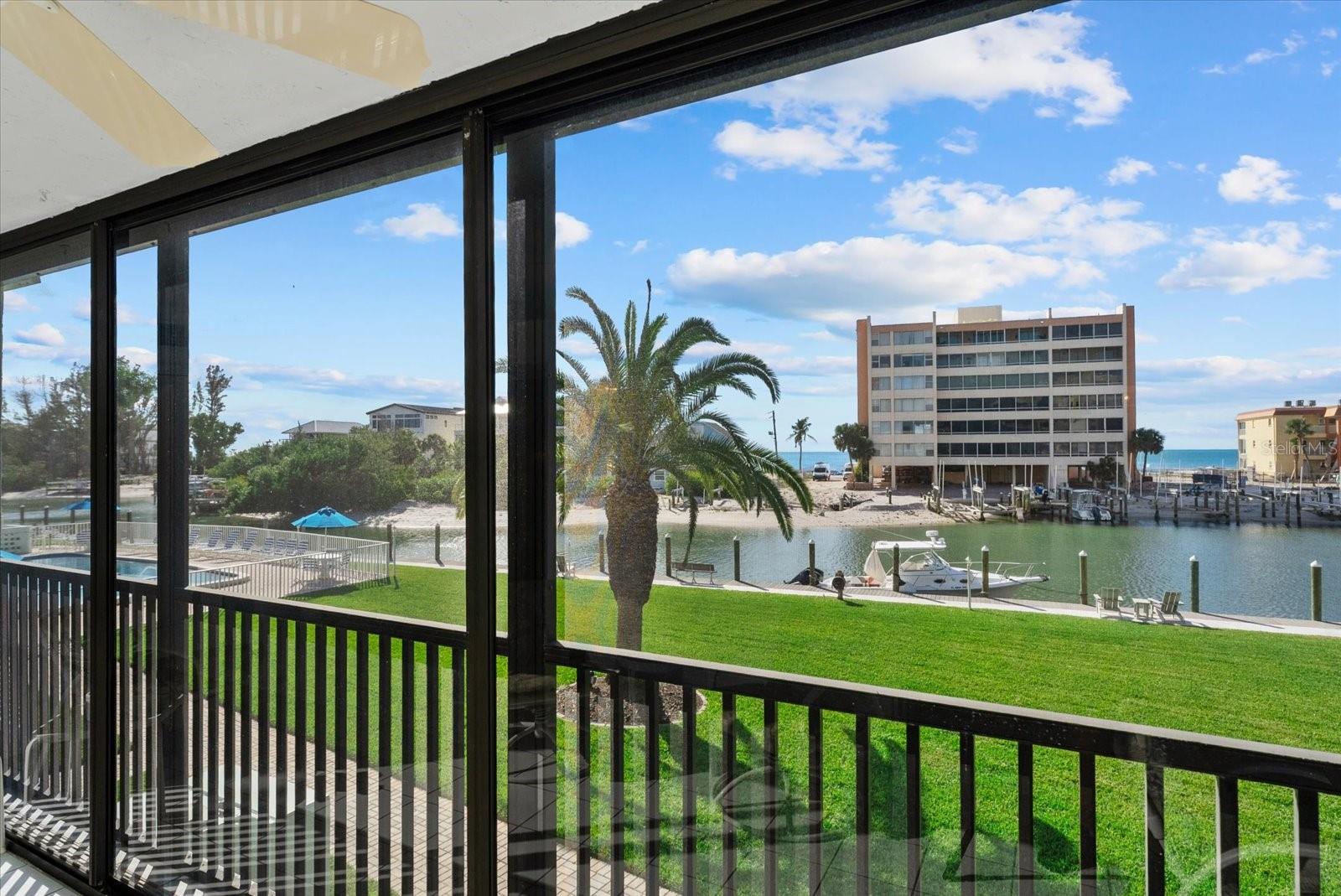 Image 24 of 49 For 9200 Midnight Pass Road 28