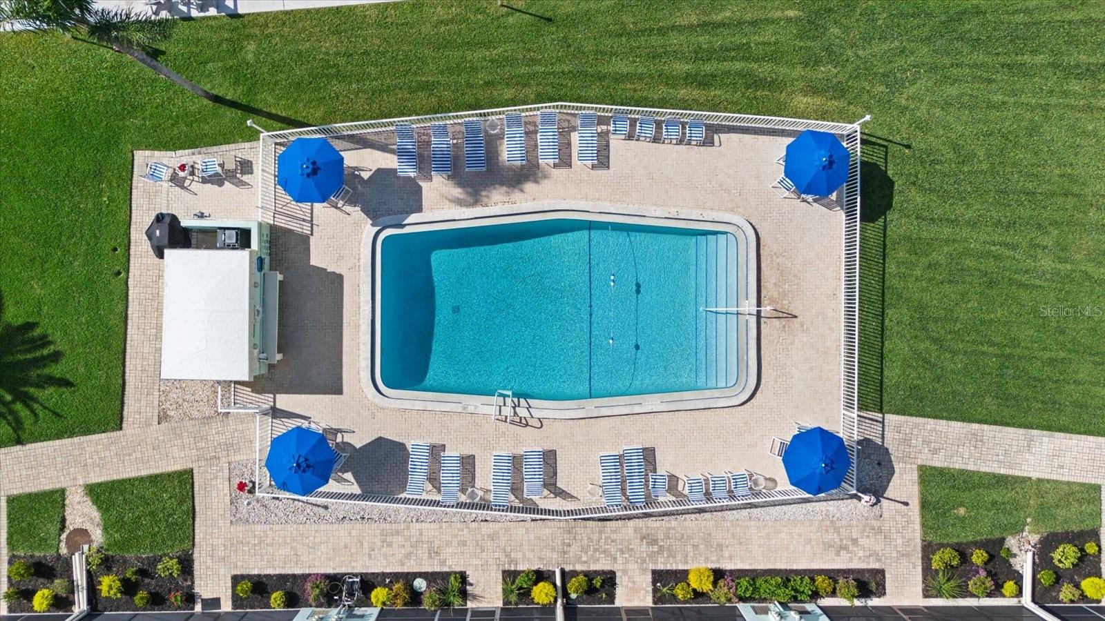 Image 26 of 49 For 9200 Midnight Pass Road 28