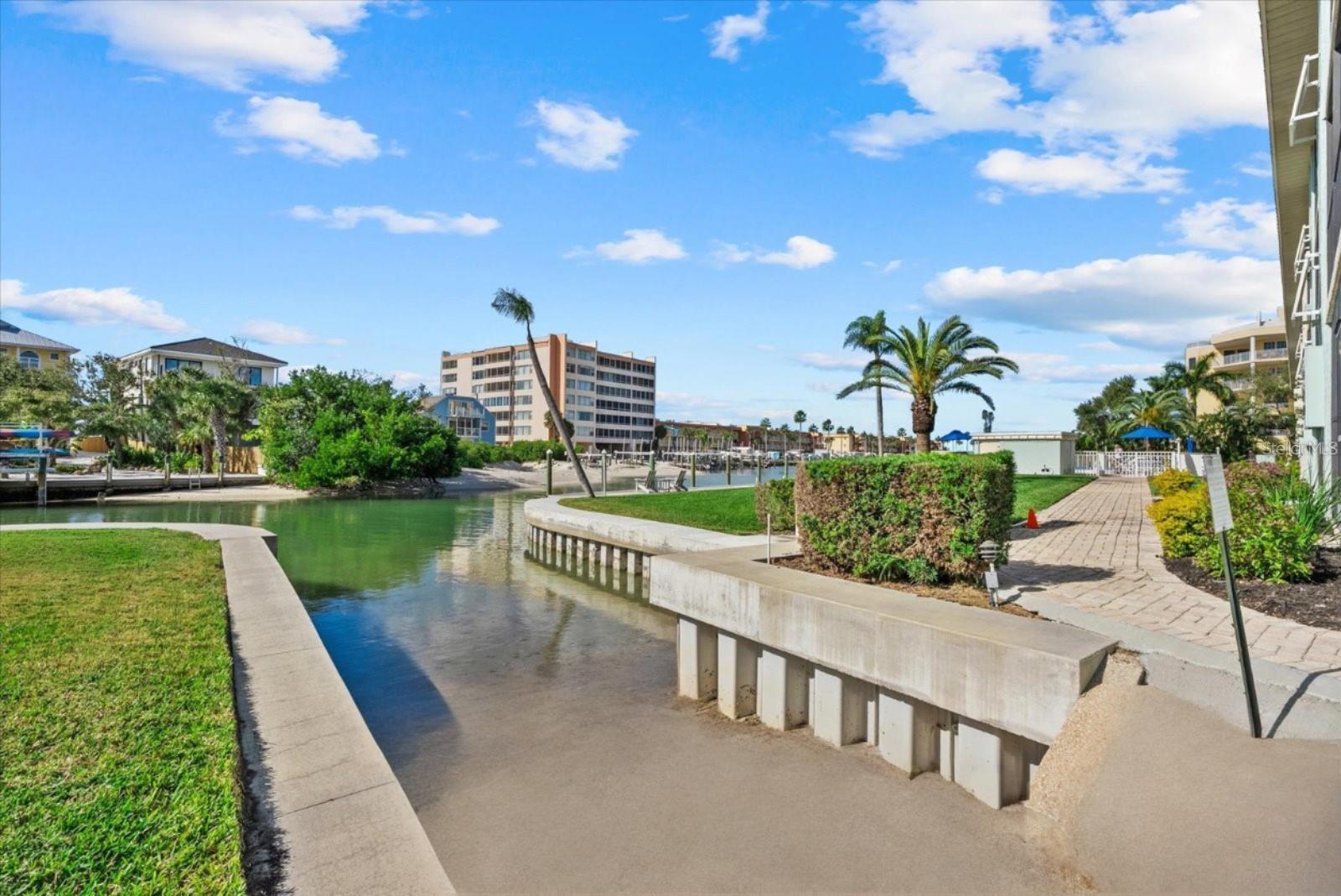 Image 30 of 49 For 9200 Midnight Pass Road 28