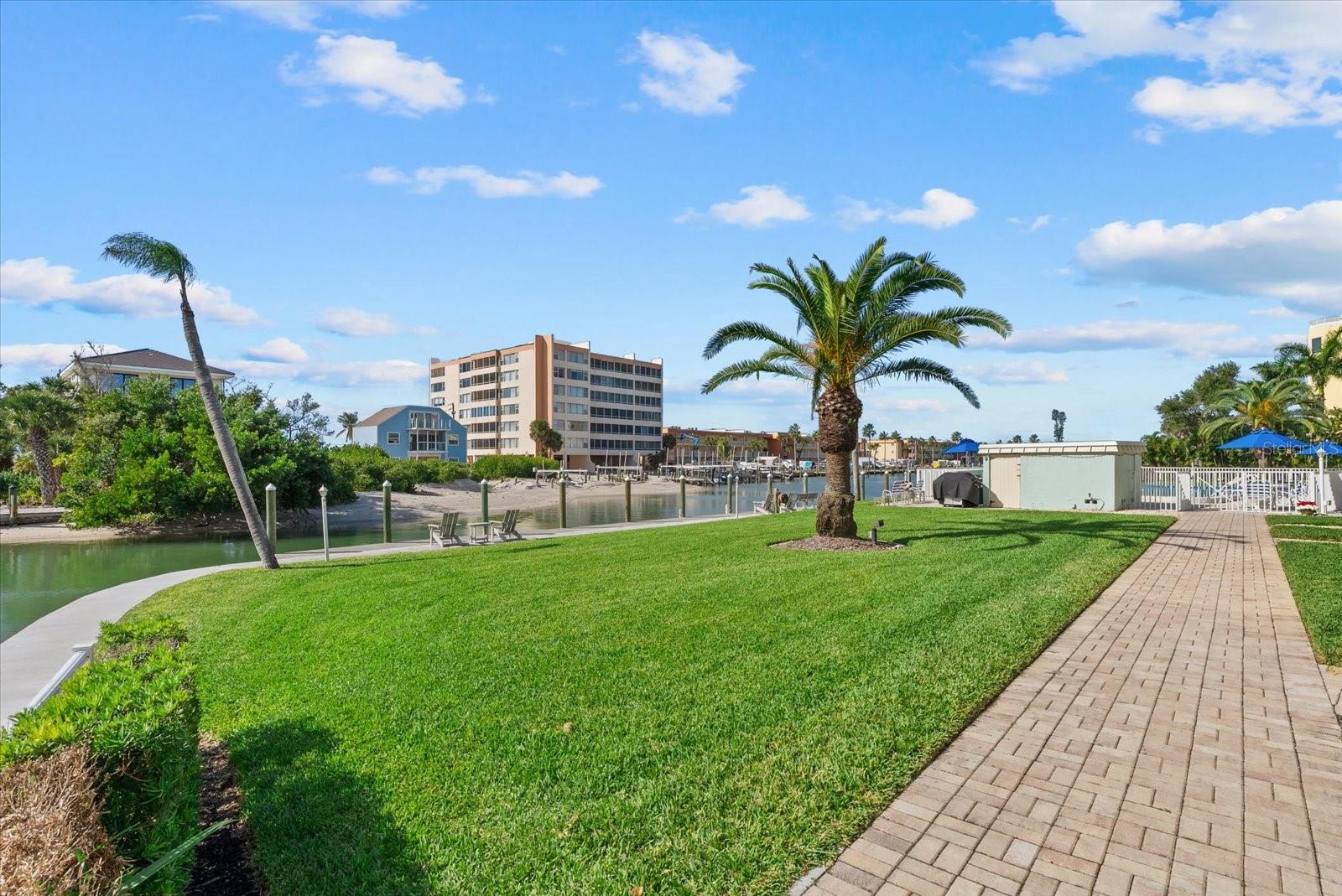 Image 33 of 49 For 9200 Midnight Pass Road 28