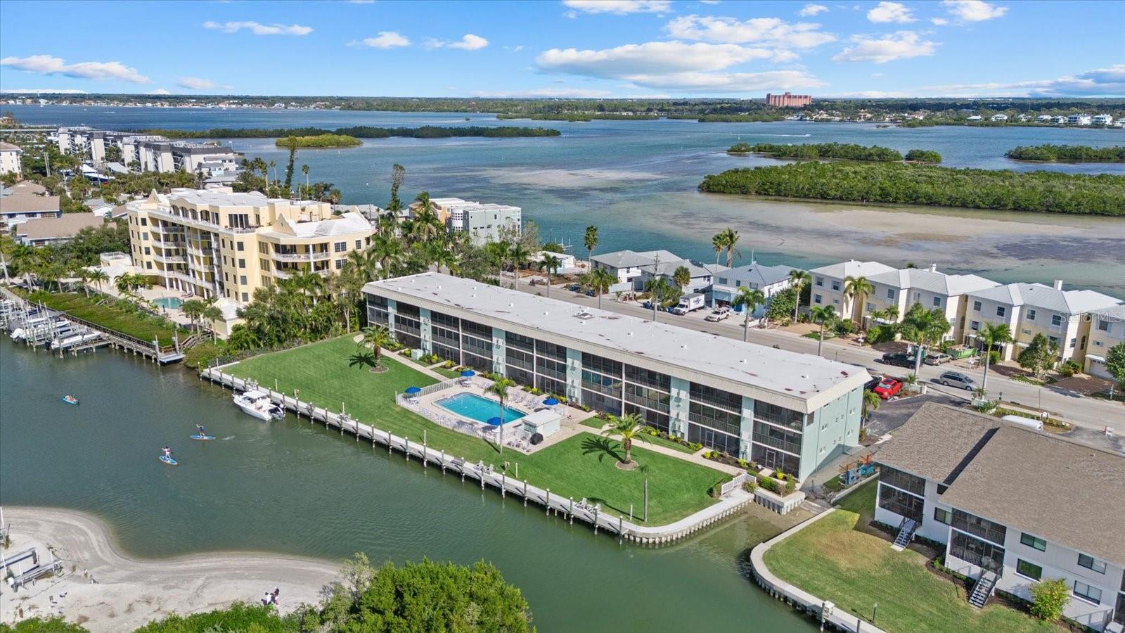 Image 36 of 49 For 9200 Midnight Pass Road 28