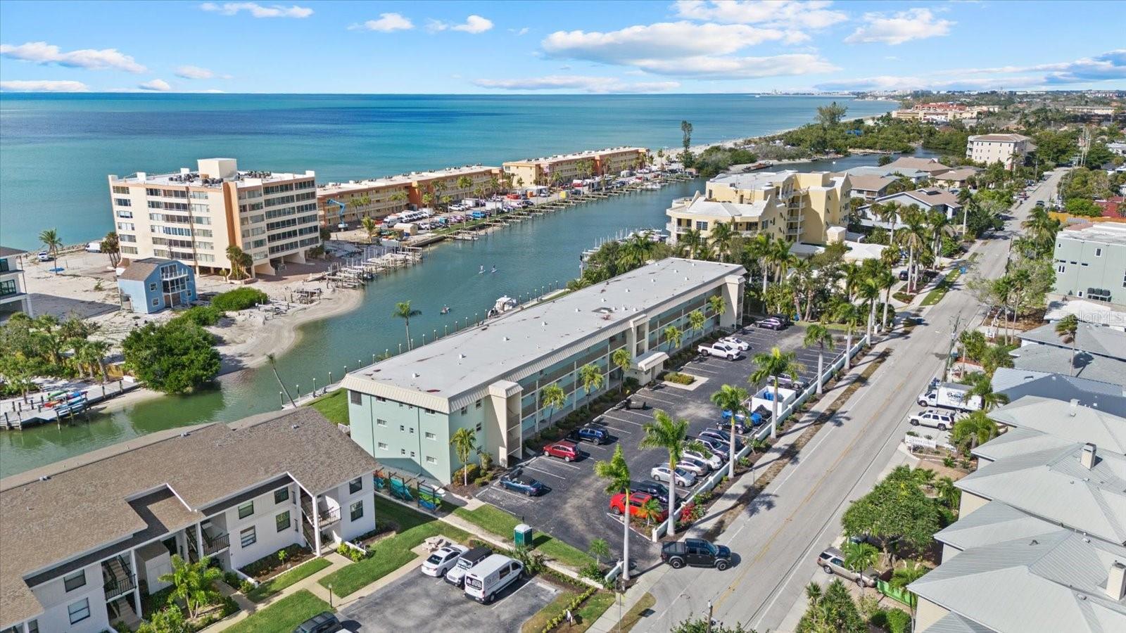 Image 37 of 49 For 9200 Midnight Pass Road 28