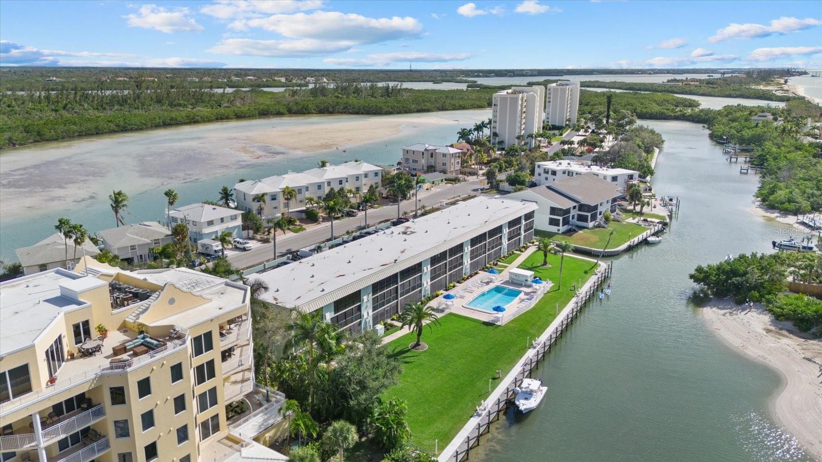 Image 38 of 49 For 9200 Midnight Pass Road 28