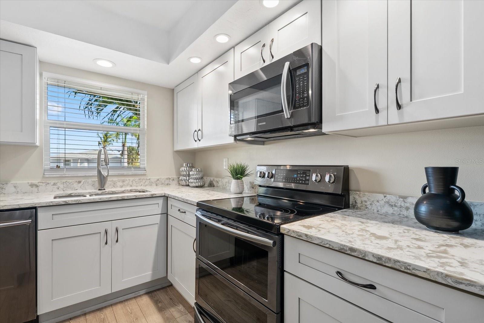 Image 7 of 49 For 9200 Midnight Pass Road 28