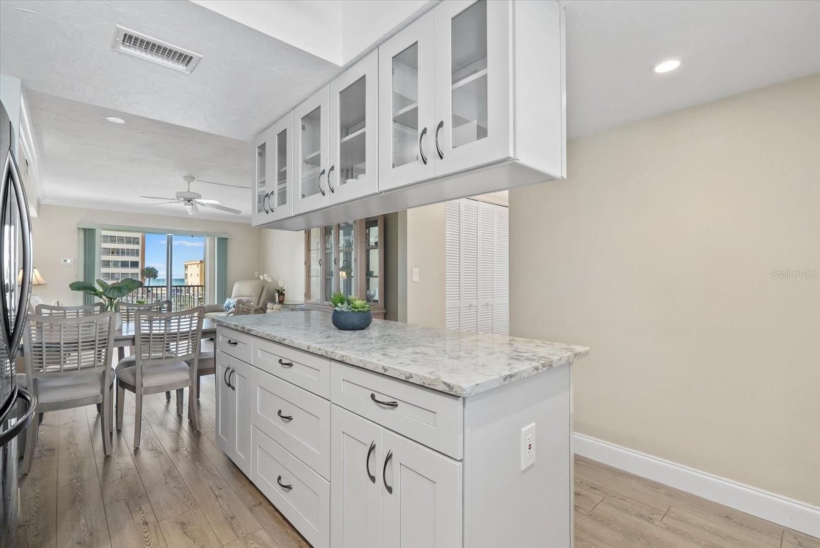 Image 9 of 49 For 9200 Midnight Pass Road 28