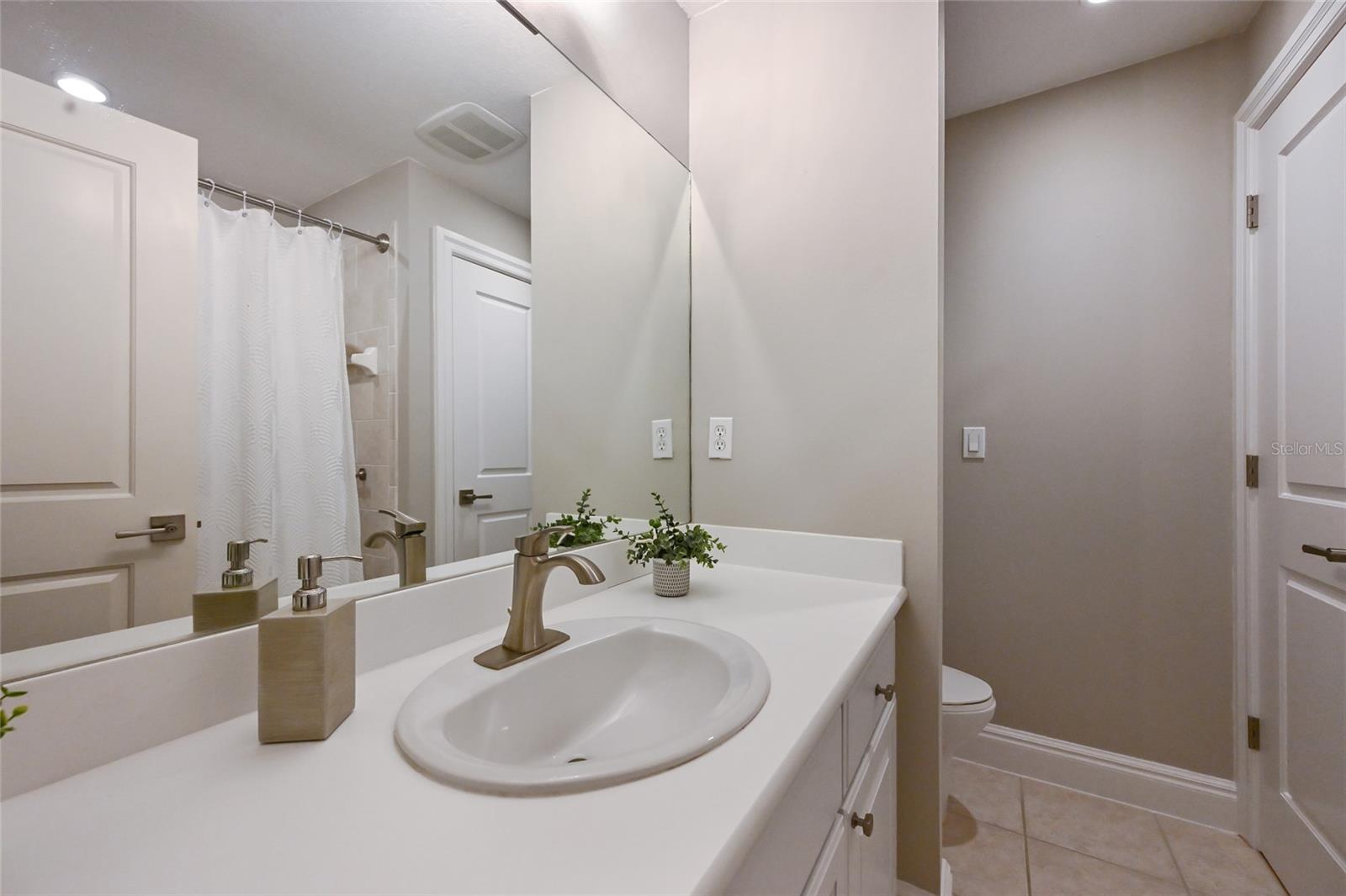 Image 26 of 42 For 1749 Lincoln Park Circle