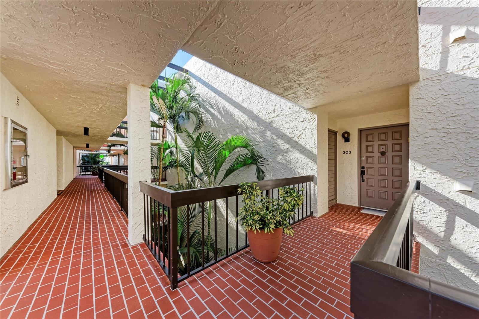 Image 2 of 28 For 1965 Gulf Of Mexico Drive G5-303