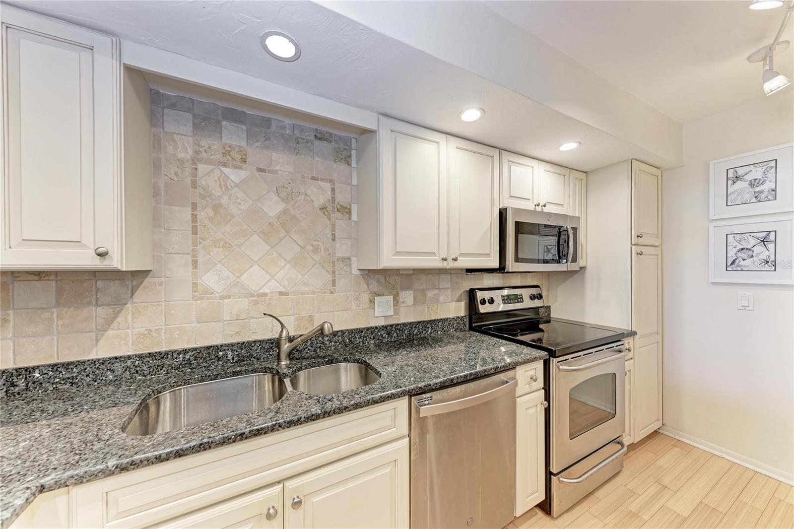 Image 7 of 28 For 1965 Gulf Of Mexico Drive G5-303