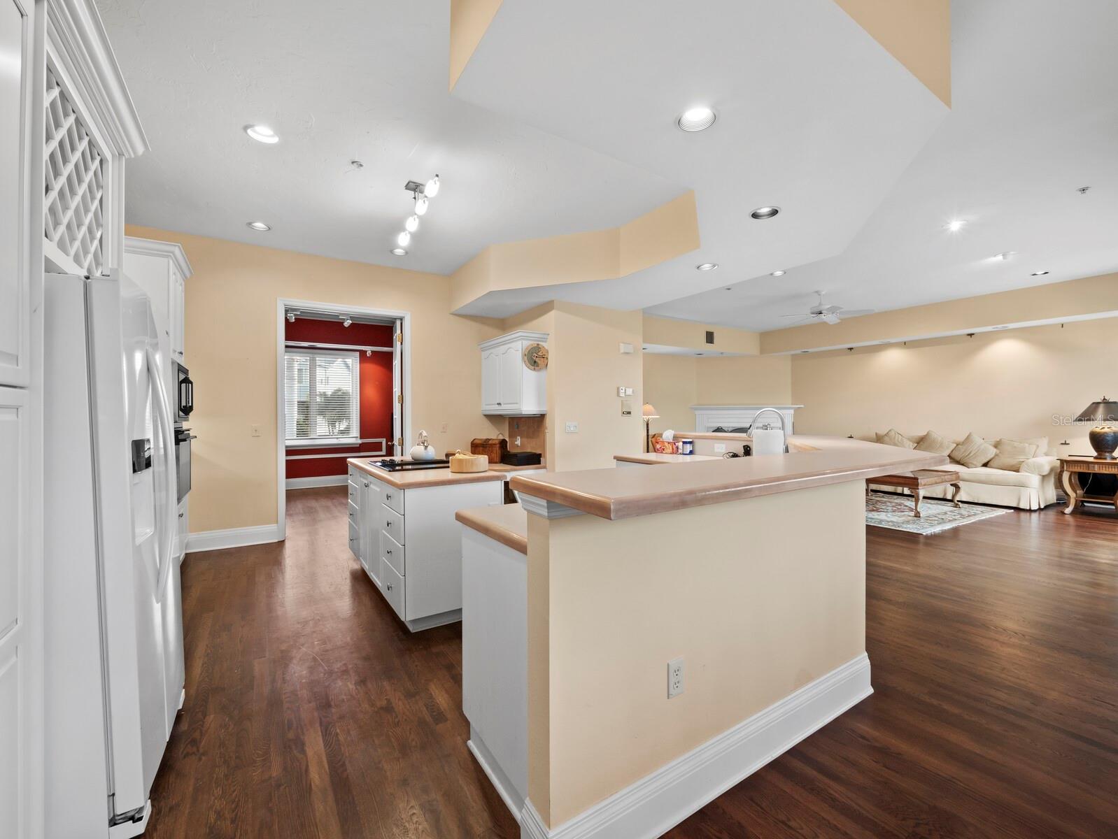 Image 16 of 50 For 836 Evergreen Way