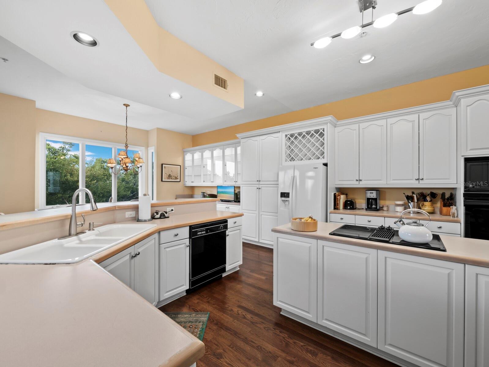 Image 17 of 50 For 836 Evergreen Way