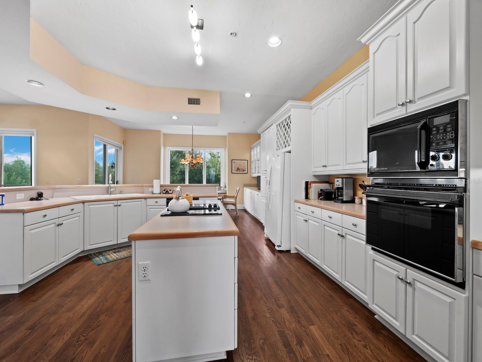 Image 18 of 50 For 836 Evergreen Way