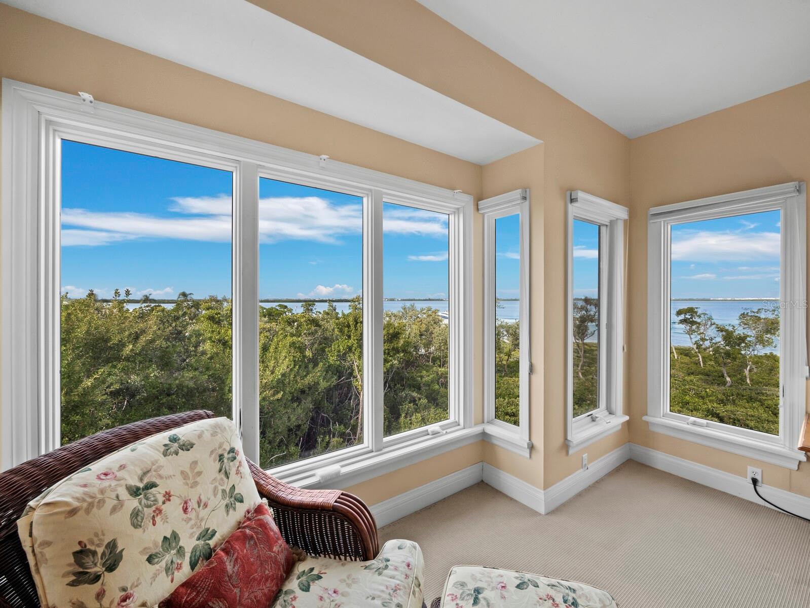 Image 27 of 50 For 836 Evergreen Way