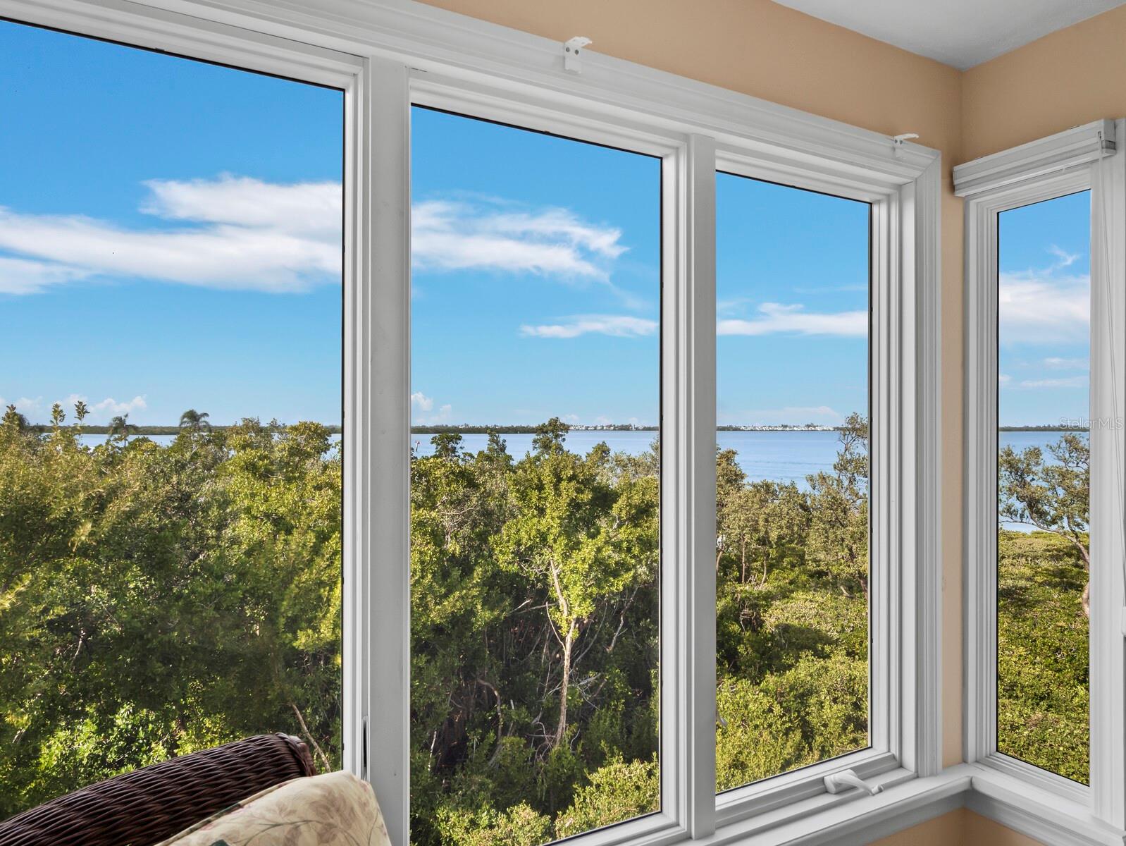 Image 28 of 50 For 836 Evergreen Way