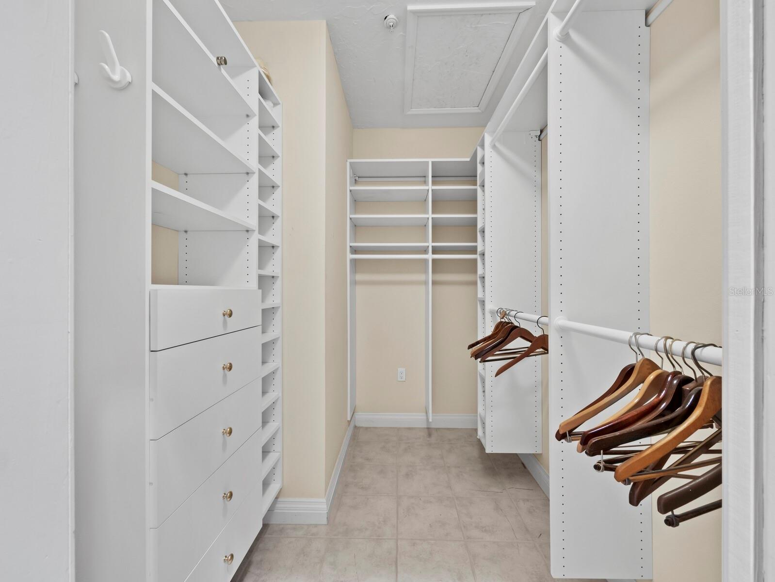 Image 34 of 50 For 836 Evergreen Way