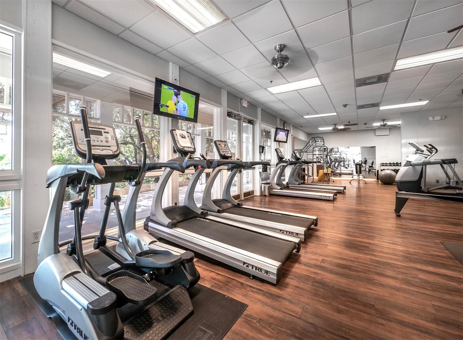 Image 43 of 50 For 836 Evergreen Way