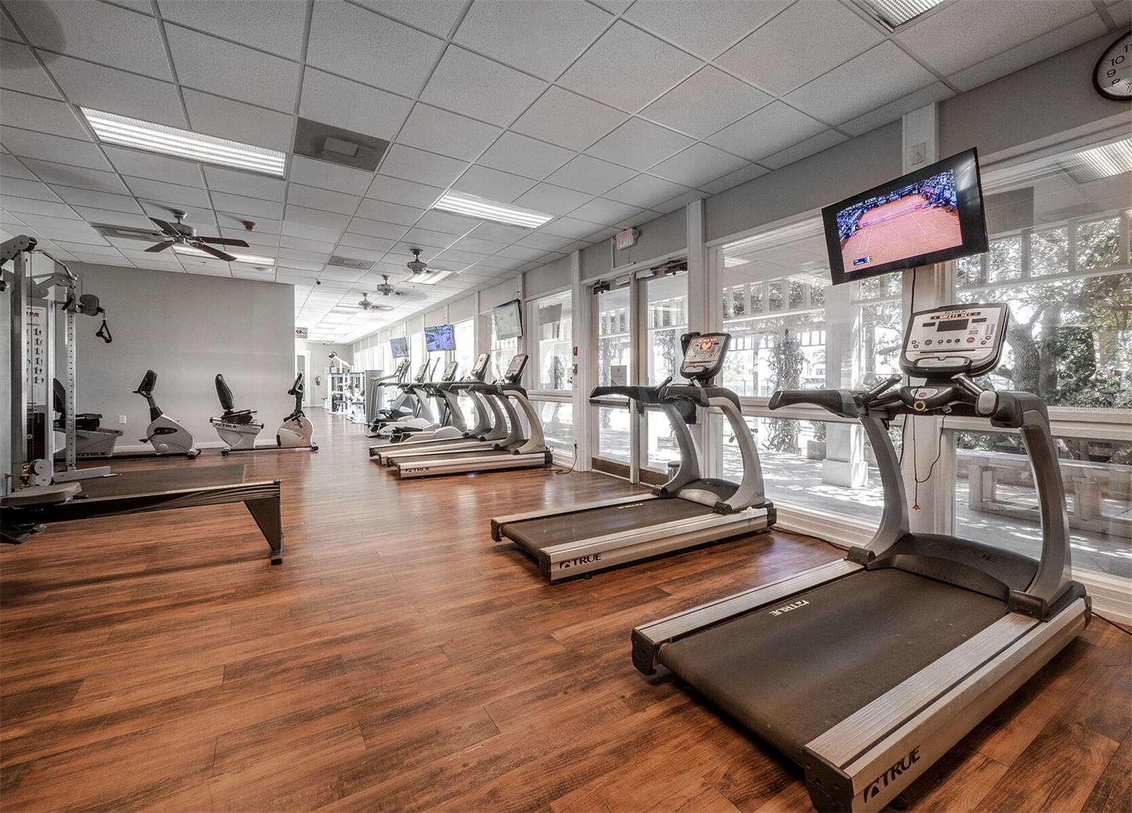 Image 44 of 50 For 836 Evergreen Way