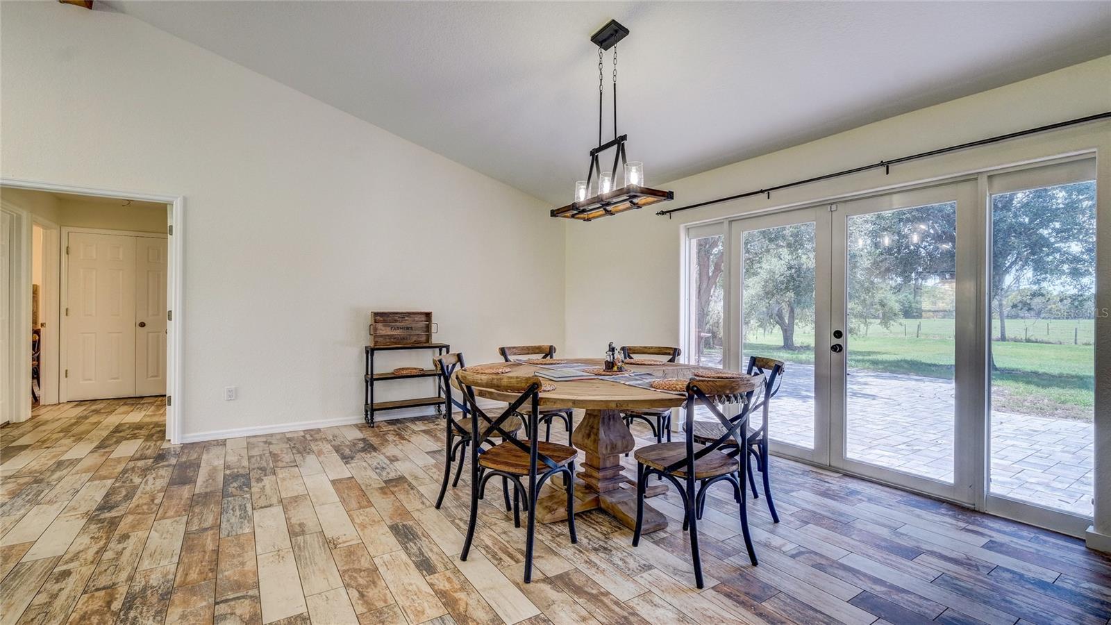 Image 14 of 48 For 560 Oakford Road