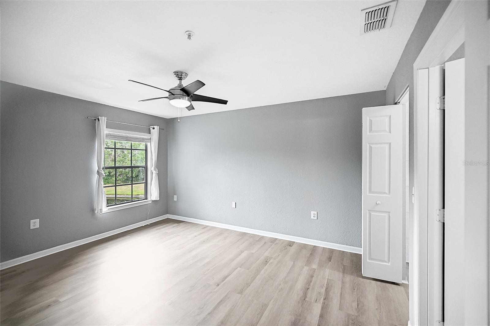 Image 19 of 42 For 7417 Vista Way 208