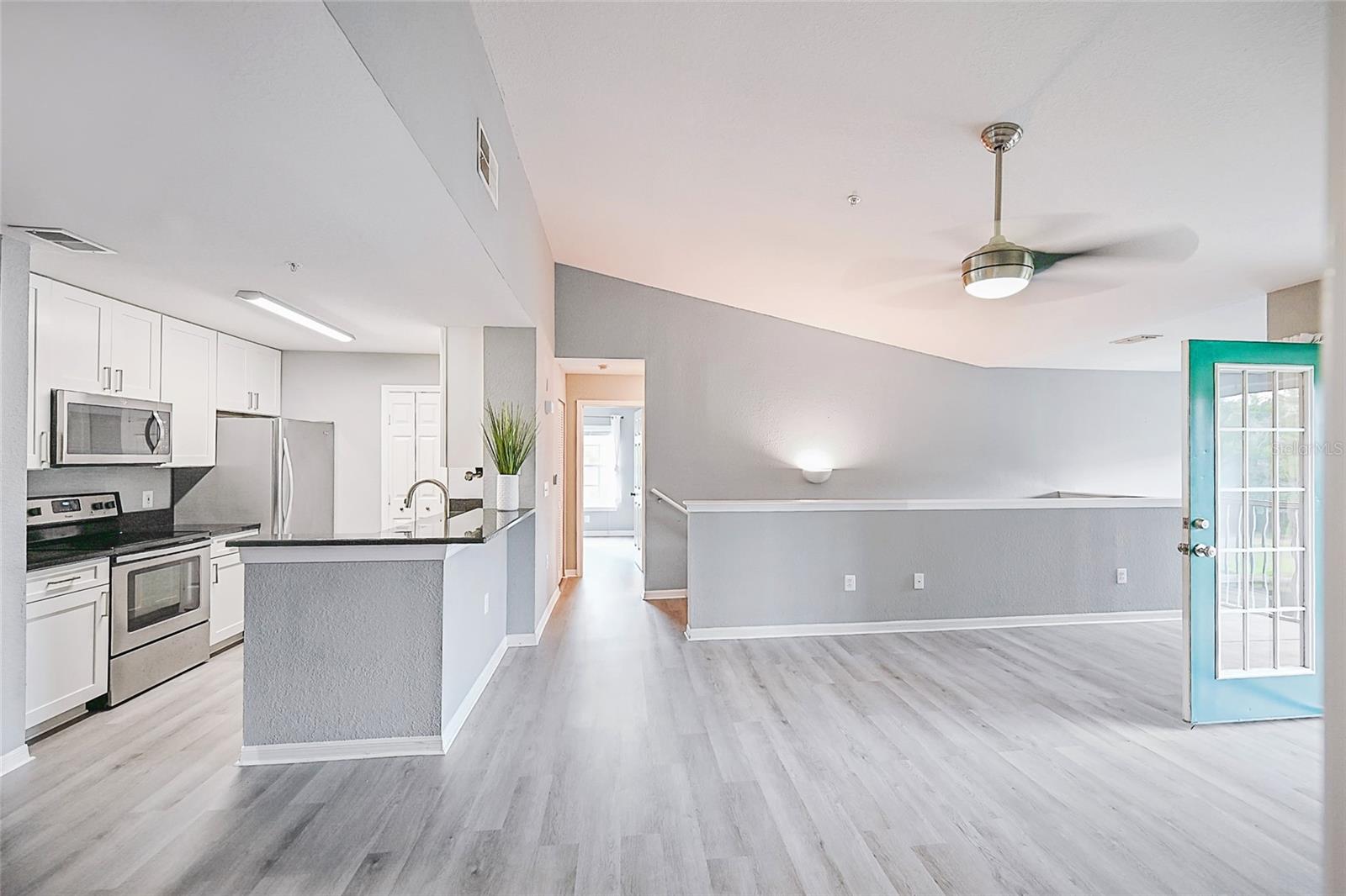 Image 9 of 42 For 7417 Vista Way 208